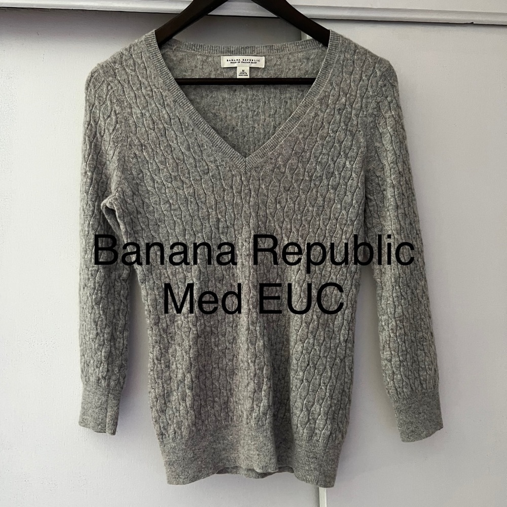 Banana Republic medium gray sweater in excellent condition